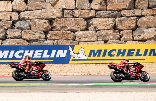 Marc Márquez và Francesco Bagnaia tại Aragon Grand Prix 2025.