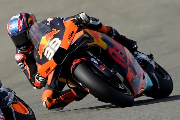 Brad Binder leaning his orange and black Red Bull KTM through a corner at the 2020 European Grand Prix.