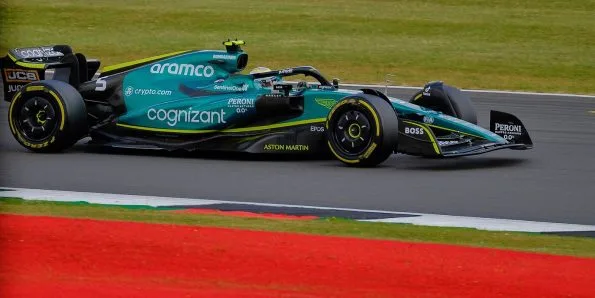 Aston Martin AMR22 in British racing green at the 2022 British Grand Prix
