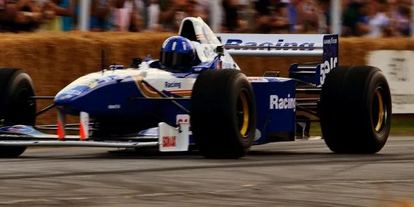 Damon Hill's Williams FW18 in Rothmans colours at the Goodwood Festival of Speed in 2014