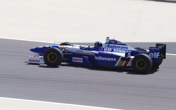 Williams Damon Hill driving the FW18 race car in Rothmans livery during a Formula 1 session