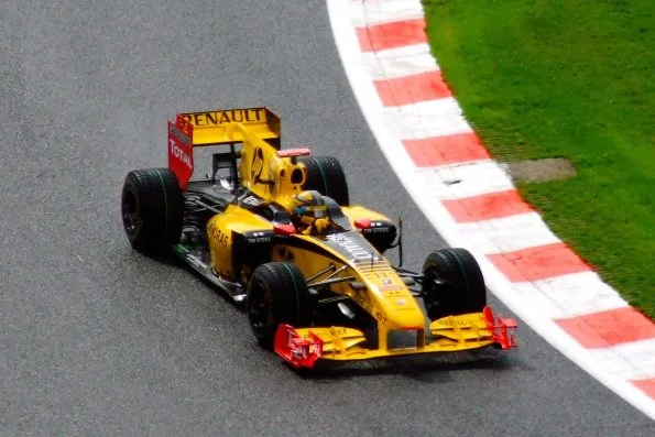 Robert Kubica in the Renault R30 at Turn 9, Spa-Francorchamps, during second practice for the 2010 Belgian Grand Prix