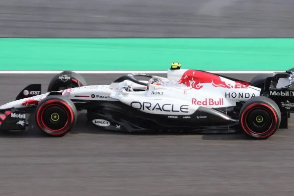 Yuki Tsunoda in the white Red Bull car during qualifying at Suzuka.