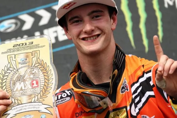 Jeffrey Herlings holding the 2013 FIM MX2 World Championship plate, the season in which he won all fifteen Grands Prix.